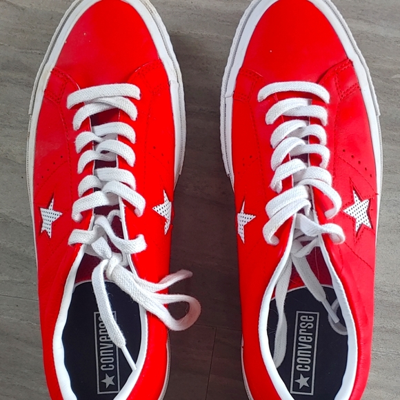 Converse Leather Sneakers; Men's Size 8-1/2.
